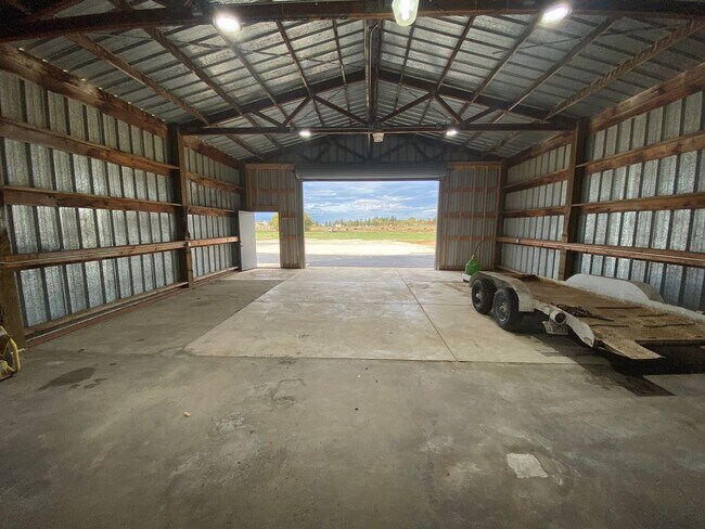 Building Photo - Fully Renovated Home on 5 Acres