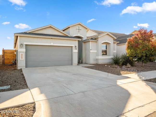 Building Photo - 5916 Hidden Acres Dr