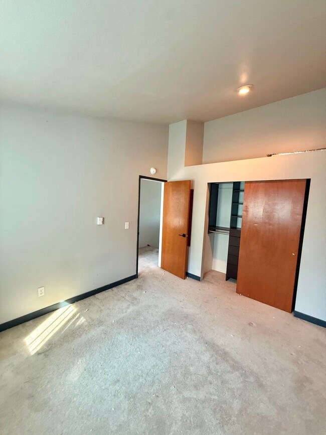 Building Photo - 8833 A Midvale Ave N