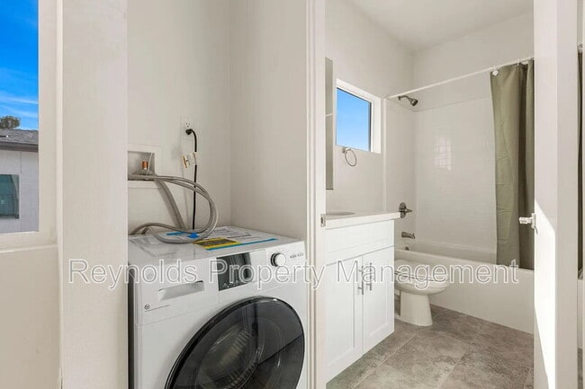 Building Photo - 22332 Bonita Ct