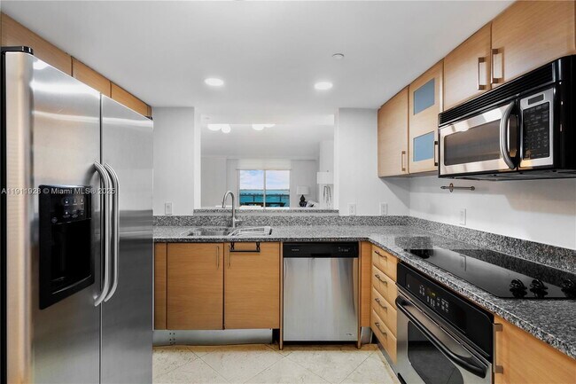 Building Photo - 2101 Brickell Ave