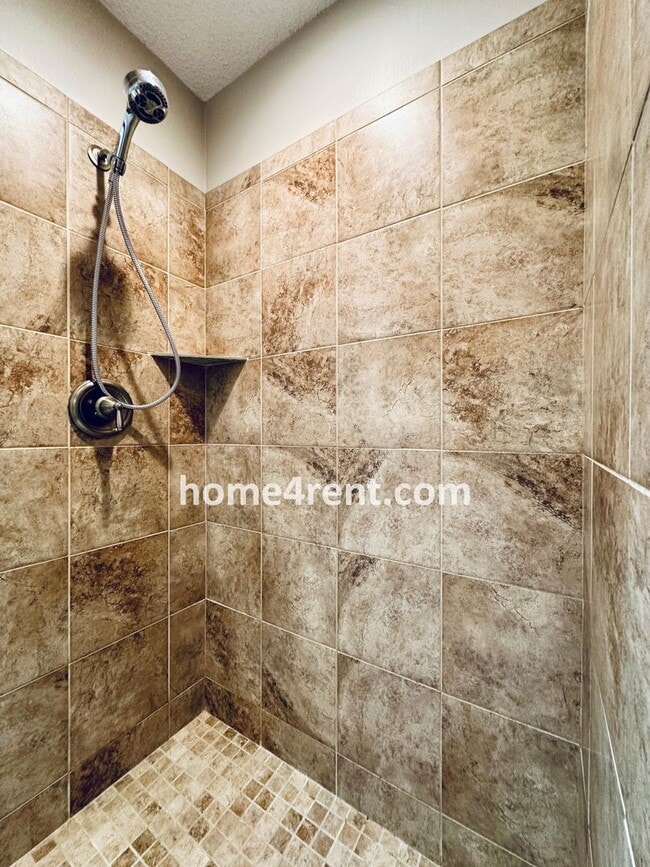Building Photo - Blue Valley Schools, Granite Counters, Fin...