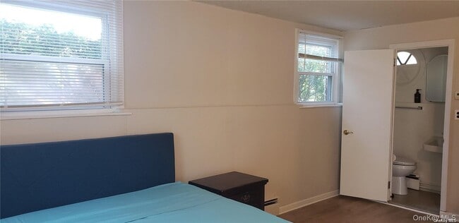 Building Photo - 430 Main St