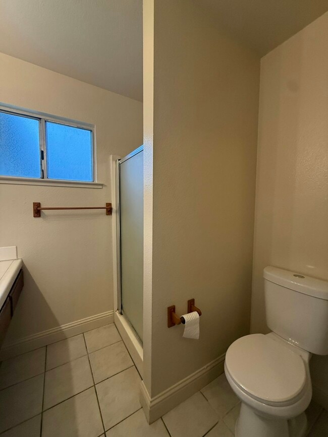 Building Photo - 1725 S Sacramento St