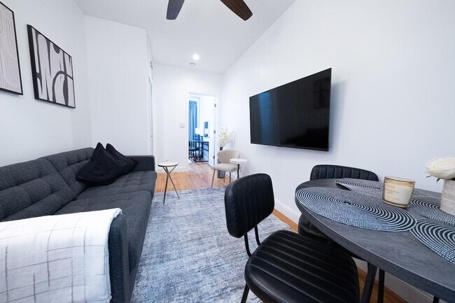 Building Photo - 302 E 104th St