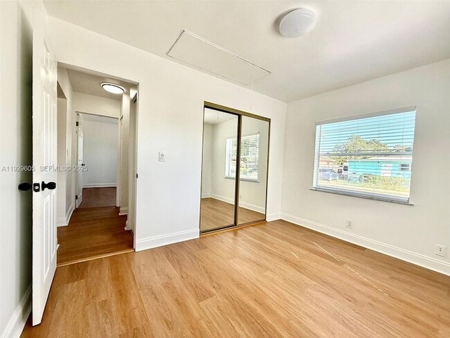 Building Photo - 2403 Scott St