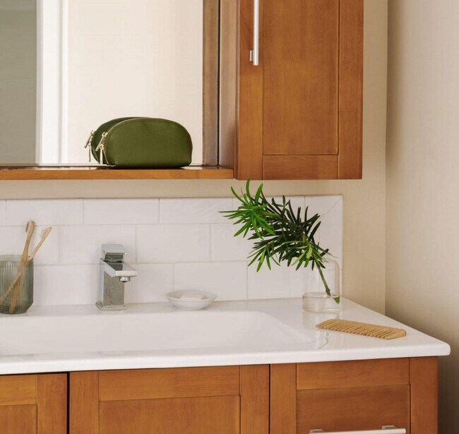 Building Photo - 925 Common St