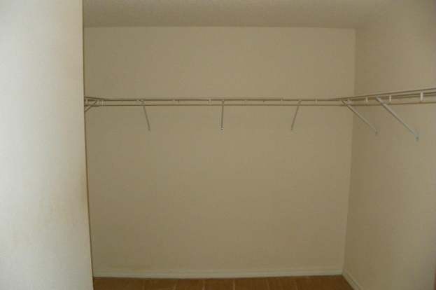 Building Photo - 608 Reservation Ave