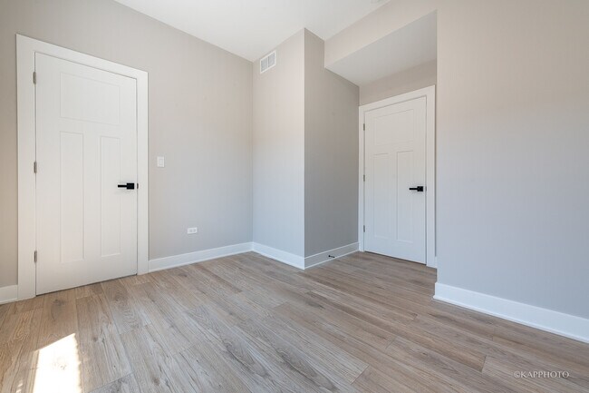 Building Photo - 4152 S Prairie Ave