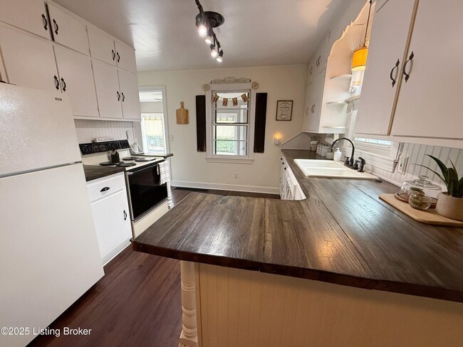 Building Photo - 1445 Campbellsville Rd