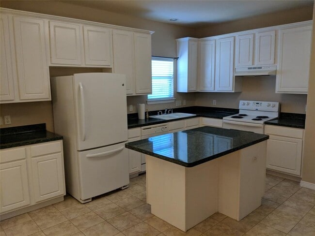 Building Photo - 21111 Sweet River Ln