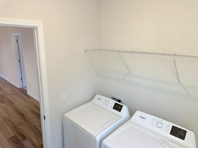 Building Photo - 192 Standing Oaks Dr