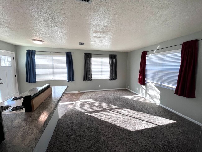 Building Photo - Poinsettia