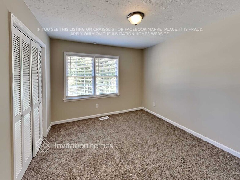 Building Photo - 8594 Autumn Leaf Dr