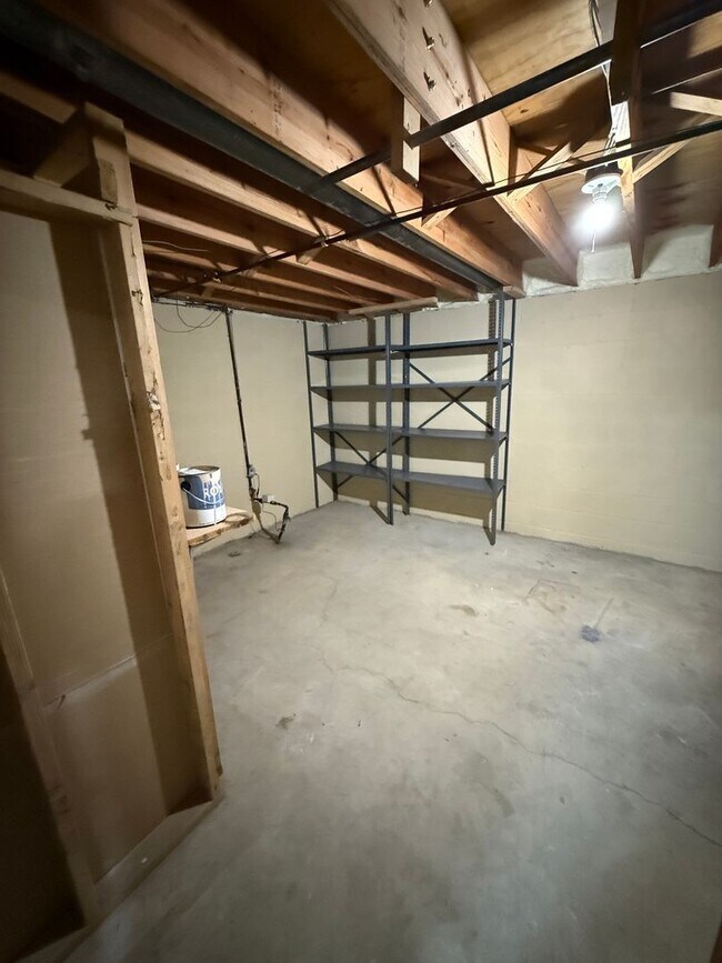 Building Photo - Welcome to this charming 3-bedroom, 2-bathroom home located in the heart of East Grand Forks, MN.