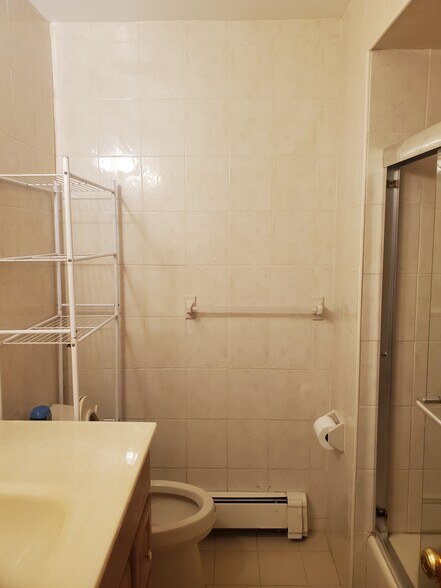 Bath room 1 - 3628 166th St