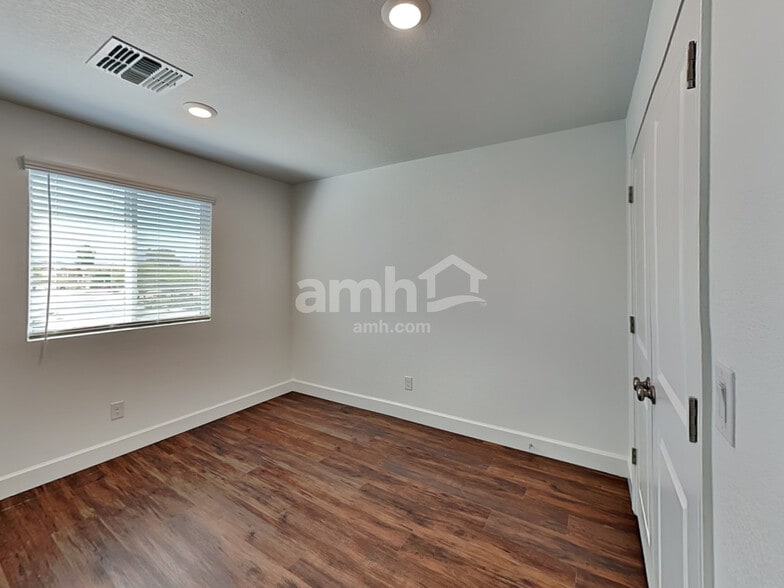 Building Photo - 4219 W St Charles Ave