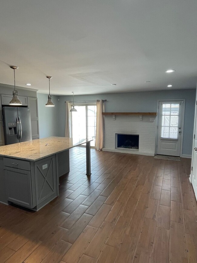 Building Photo - 3BD/2.5BA Condo located on the Germantown!