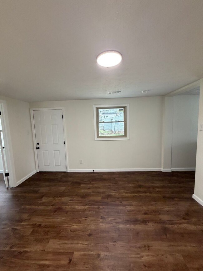 Building Photo - Charming 3/2 in Columbus