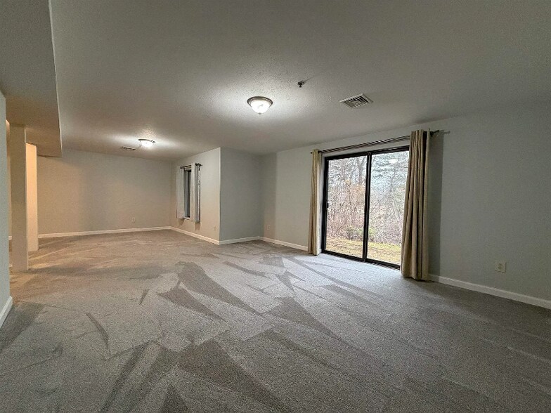 Building Photo - 17 Bayberry Dr