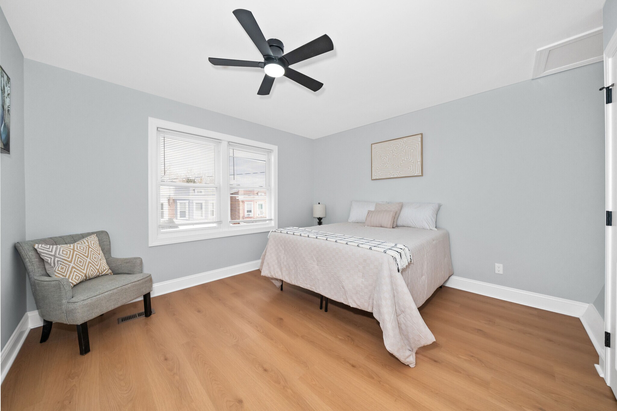 Building Photo - 504 W 26th St