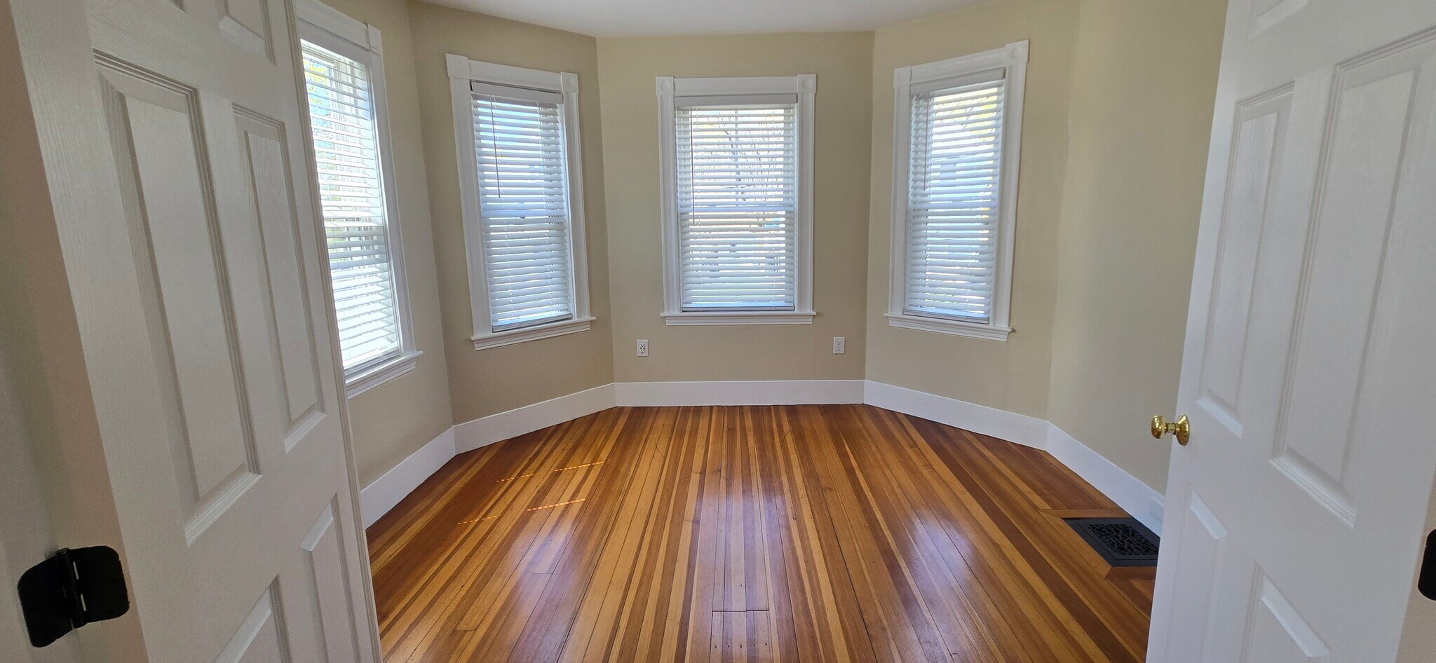 Building Photo - 22 Morton St