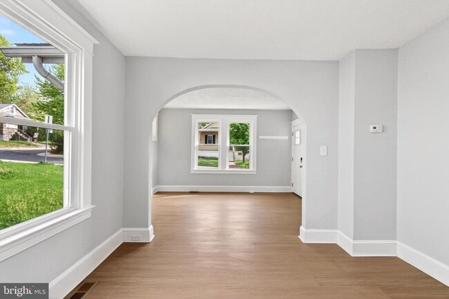 Building Photo - 29 W Elm Ave