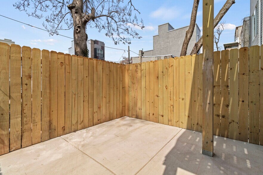 Building Photo - 2112 N 8th St