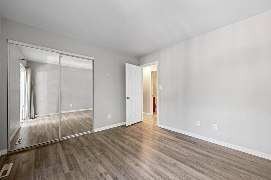 Building Photo - 1615 Cottonwood Dr