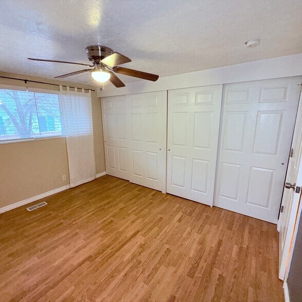 Building Photo - 886 Maple Crest Ct
