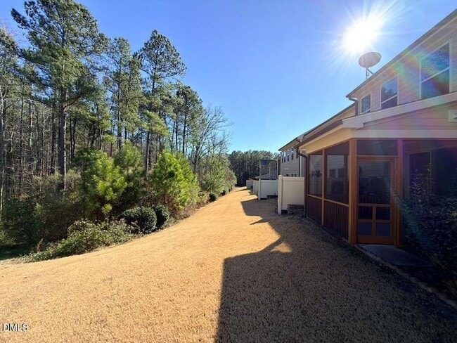 Building Photo - 305 Alamosa Pl