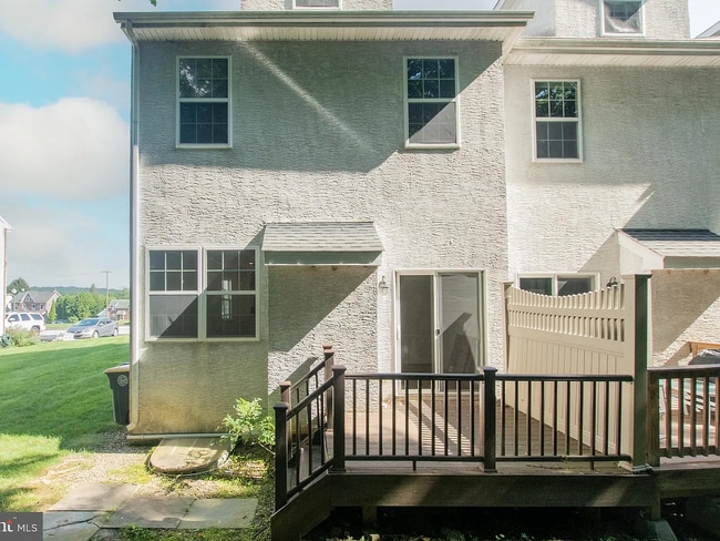 Building Photo - 321 William Taft Ave