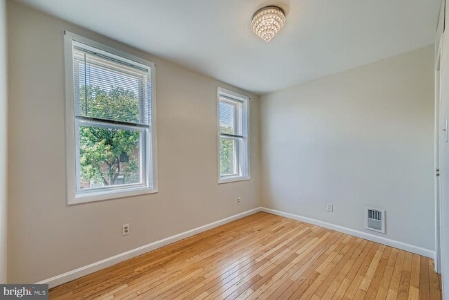 Building Photo - 511 S Ellwood Ave