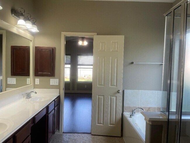 Building Photo - 8303 Kerrington Glen Dr