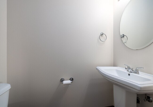 Building Photo - Gilkey 425,LLC#17