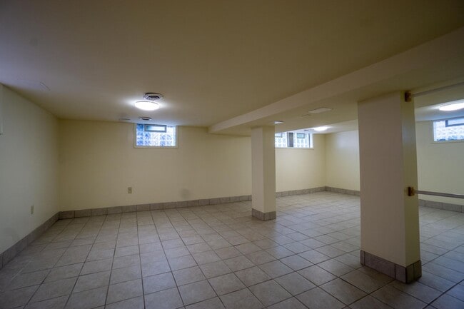 Building Photo - 1335 Madison St