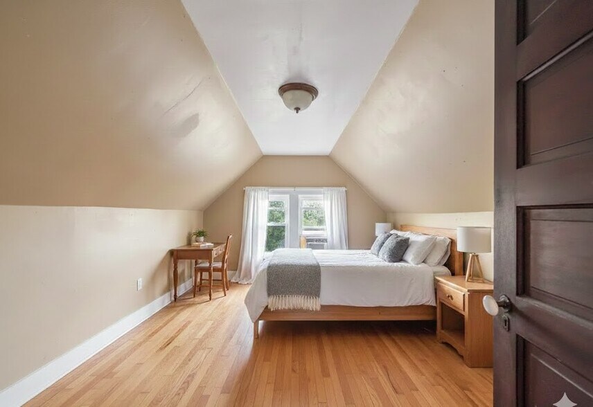 Building Photo - 227 Stephen Ave