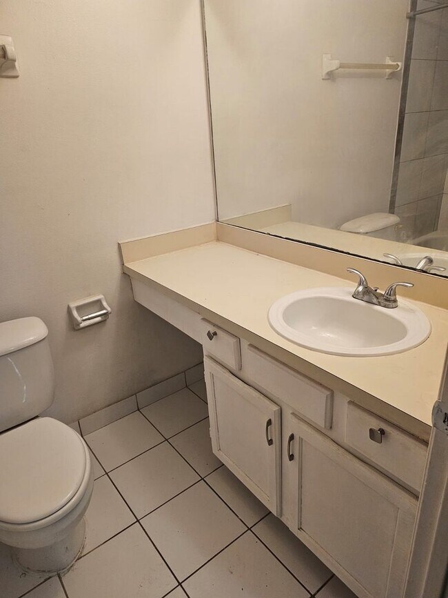 Building Photo - Summerfield Townhomes