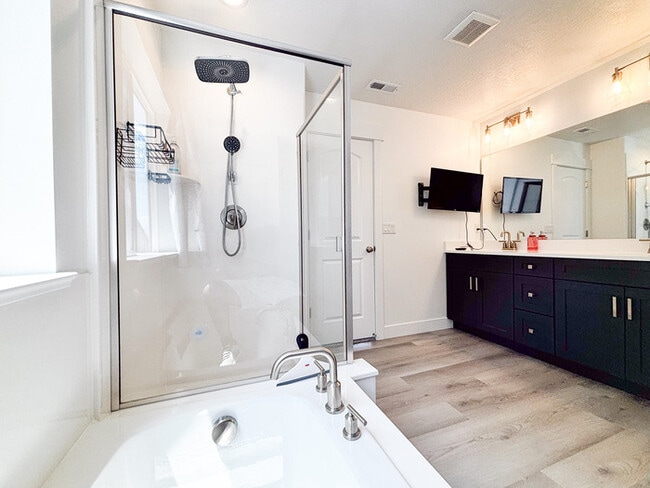 Building Photo - Newer Herriman Home - Open Floor Plan - Gr...