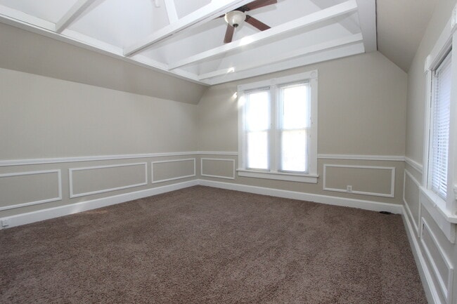 Building Photo - 19 W Crystal Lake Ave