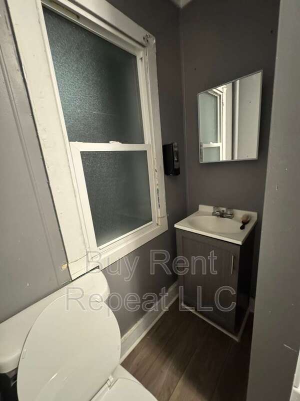 Building Photo - 320 Hudson St