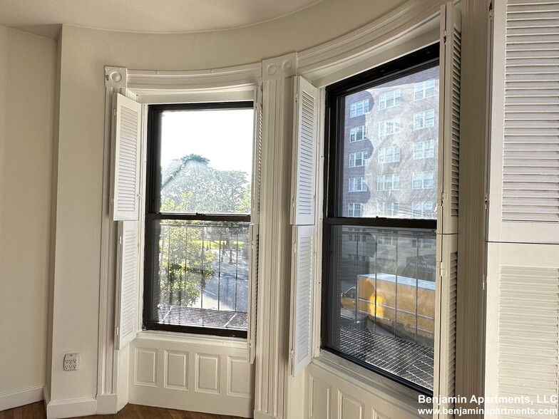Building Photo - 510 Beacon St