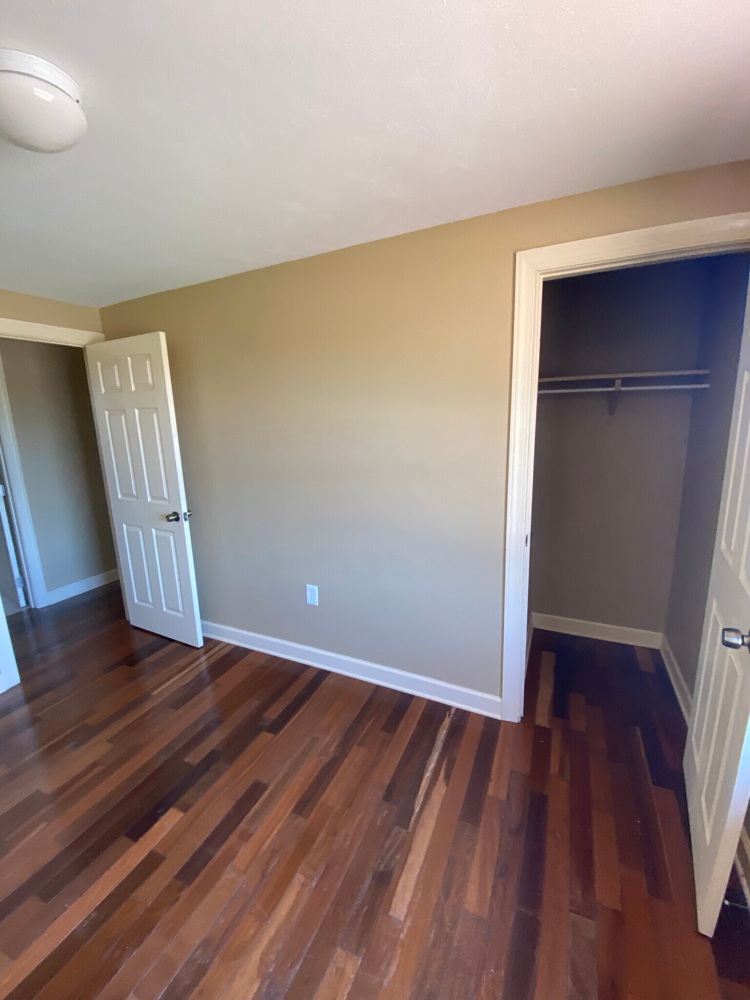 2nd floor bedroom 1 - 5344 Caldwell St