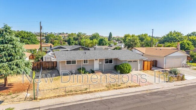 Building Photo - 2565 Pequop St