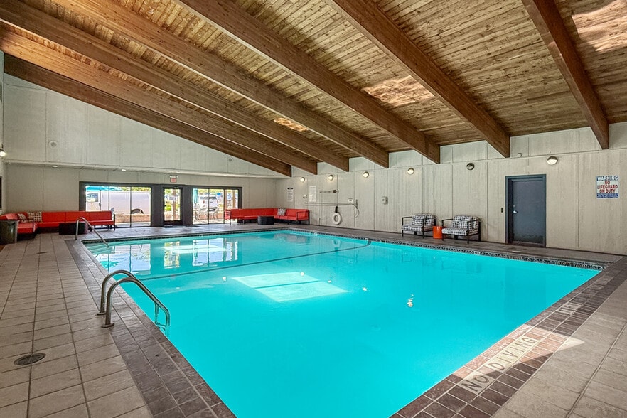 Indoor Swimming Pool - Welcome to Equinox Apartments