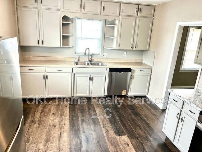 Building Photo - 234 W Thatcher St