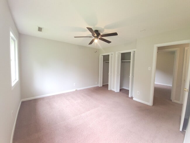 Building Photo - 207 White Oak Rd