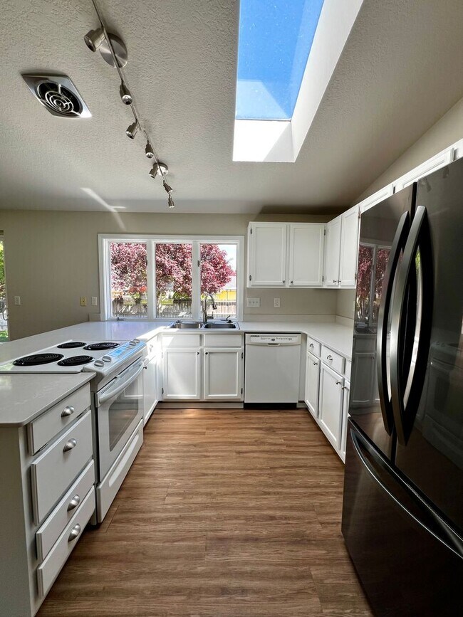 Building Photo - Non-Refundable & Security Deposit Total: $...