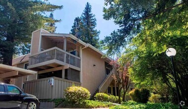 Building Photo - Beautifully updated 2 bedroom condo in des...