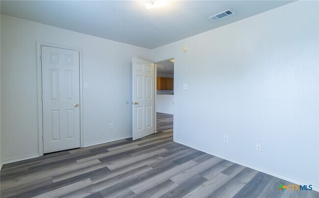 Building Photo - 3409 Toledo Dr